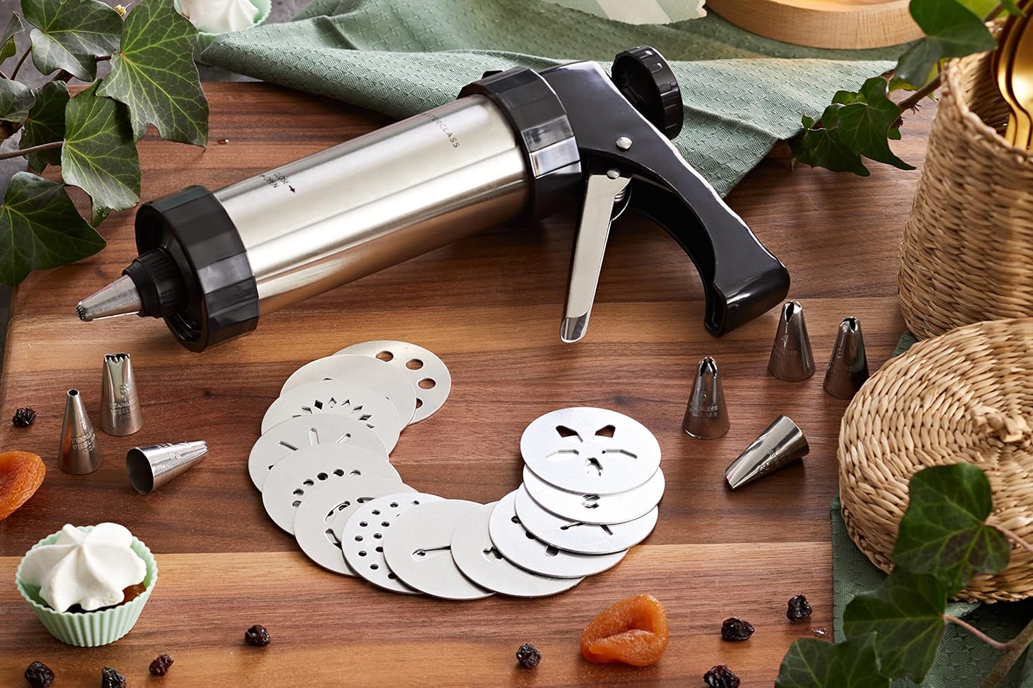 MCICINGPRO - MC BISCUIT/ICING SET 8 NOZZLE/13 CUTTER MCICINGPRO - MC BISCUIT/ICING SET 8 NOZZLE/13 CUTTER