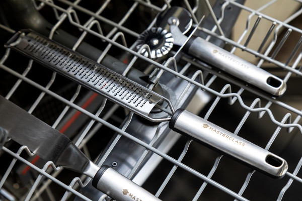 MCSSZEST - MC ZESTER GRATER SS SOFT GRIP GREY ที่ขูดผิวเลมอนสเตนเลสแบบมือจับเล็กมาสเตอร์คลาส MCSSZEST - MC ZESTER GRATER SS SOFT GRIP GREY ที่ขูดผิวเลมอนสเตนเลสแบบมือจับเล็กมาสเตอร์คลาส