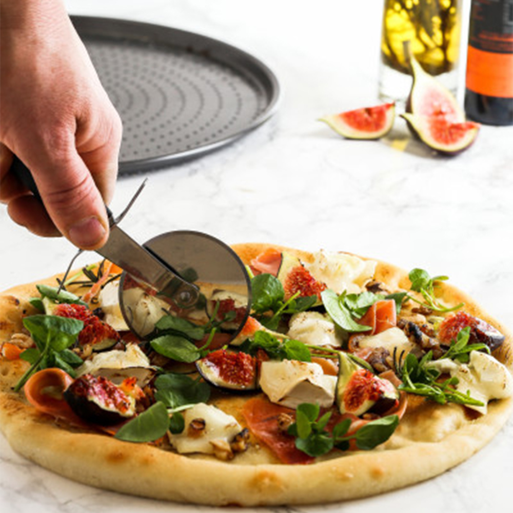 MCSGNWPC - MC PIZZA CUTTER SOFT GRIP S/STEEL ลูกกลิ้งสเตนเลสตัดพิซซ่ามาสเตอร์คลาส MCSGNWPC - MC PIZZA CUTTER SOFT GRIP S/STEEL ลูกกลิ้งสเตนเลสตัดพิซซ่ามาสเตอร์คลาส