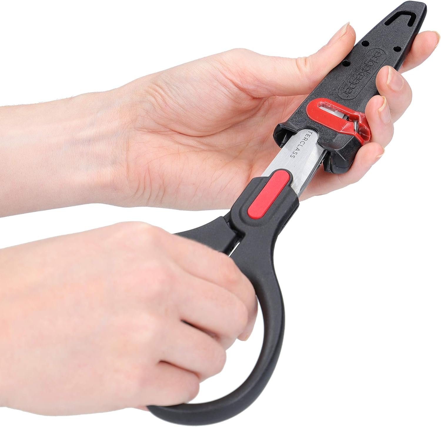MCEKSCIBLK - MC EK SCISSORS 22CM S/STEEL กรรไกรสเตนเลสพร้อมปลอกและที่ลับคมในตัวมาสเตอร์คลาส 22 ซม. MCEKSCIBLK - MC EK SCISSORS 22CM S/STEEL กรรไกรสเตนเลสพร้อมปลอกและที่ลับคมในตัวมาสเตอร์คลาส 22 ซม.