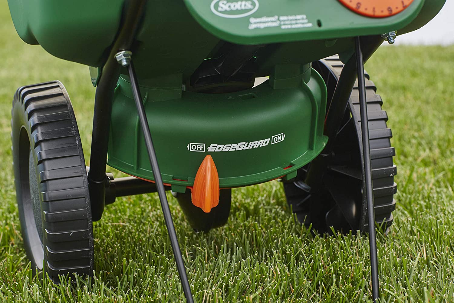 Scotts Turf Builder Edgeguard Mini Broadcast Spreader รถเข็นโรยปุ๋ย / เมล็ดพืชสก๊อตส์